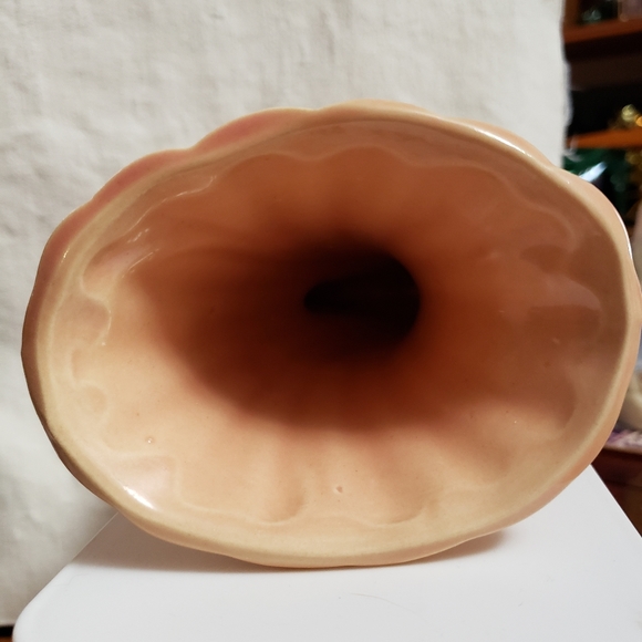 Cornucopia vase in peach. USA signed - Picture 6 of 14